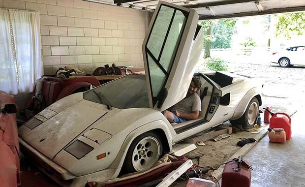 Babaannesinin garajında Lamborghini ve Ferrari buldu