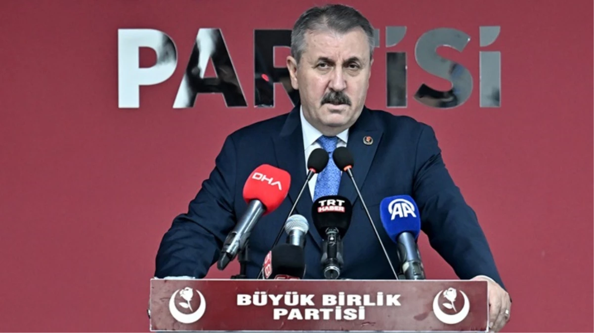 BBP Başkanı Mustafa Destici'den Özgür Özel'e tebrik: Hakkını vermek lazım