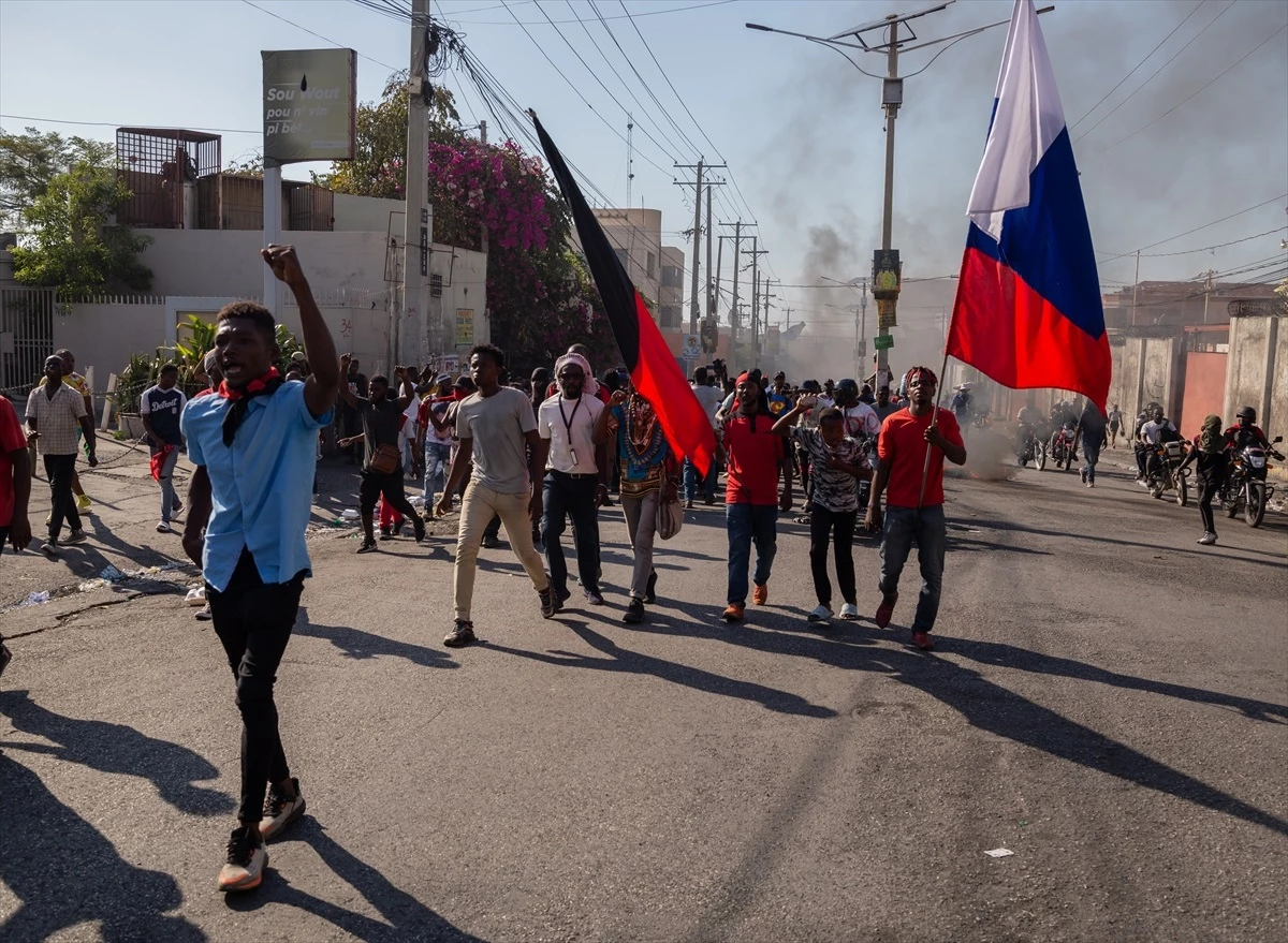 Çete üyelerinin hapishaneden firar ettiği Haiti'de OHAL süresi 1 ay uzatıldı