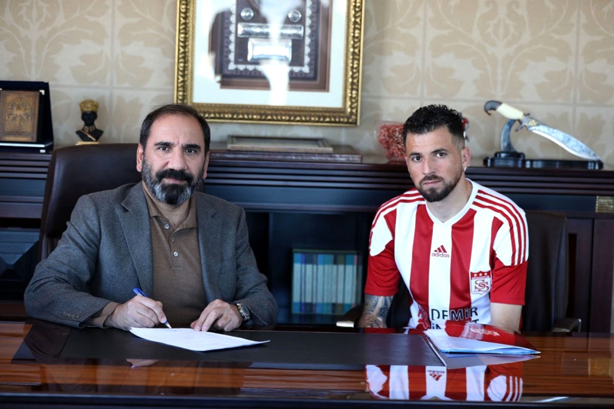 Claudemir, Sivasspor ile resmi sözleşmeyi imzaladı