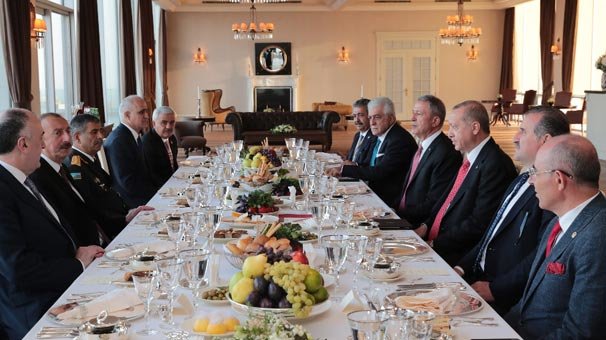 Cumhurbaşkanı Erdoğan ile Aliyev yemekte bir araya geldi