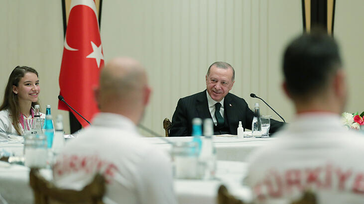 Cumhurbaşkanı Erdoğan, madalya alan cimnastikçileri kabul etti