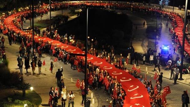 Fener alayında 600 metrelik Türk bayrağı açıldı