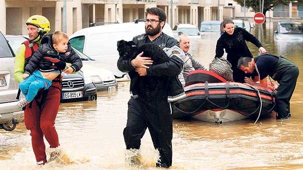Fransa'da sel felaketi 13 can aldı