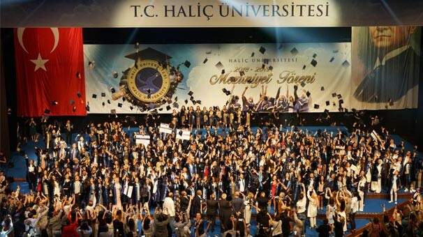 Haliç Üniversitesi'nde 18'inci mezuniyet coşkusu