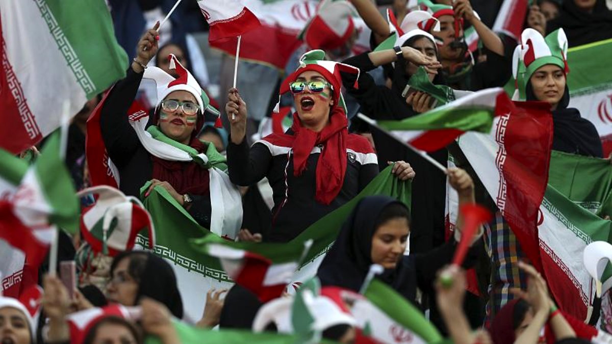 İran'da uluslararası futbol karşılaşmalarının oynanması yasaklandı