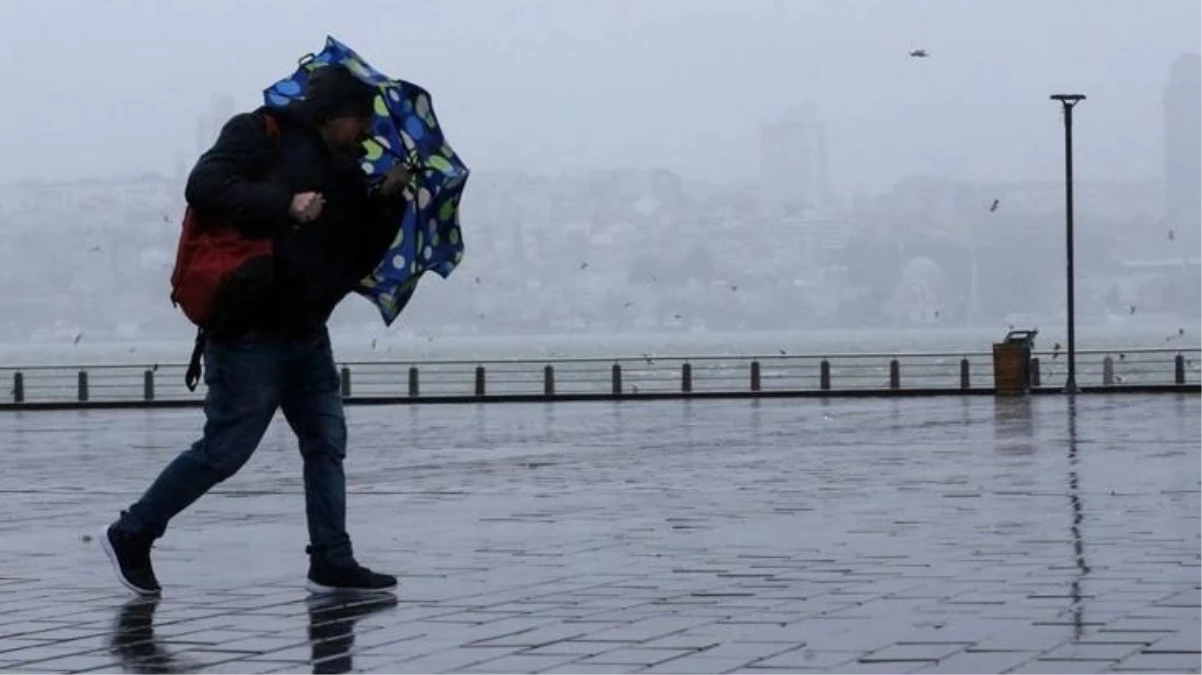 İstanbul fırtınaya teslim! Uçak seferlerinin ardından vapur seferleri de iptal edildi