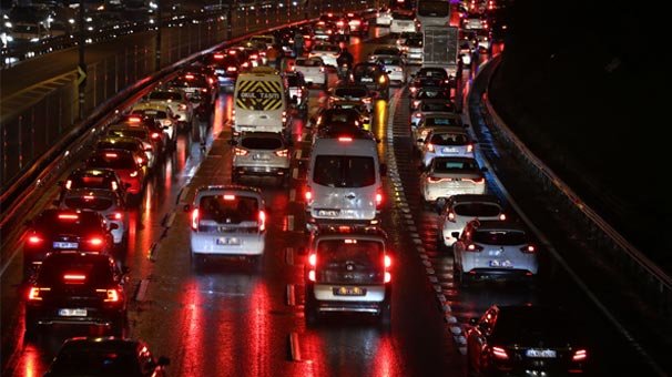 İstanbul trafikte son durum! Yoğunluk yüzde 72'ye ulaştı