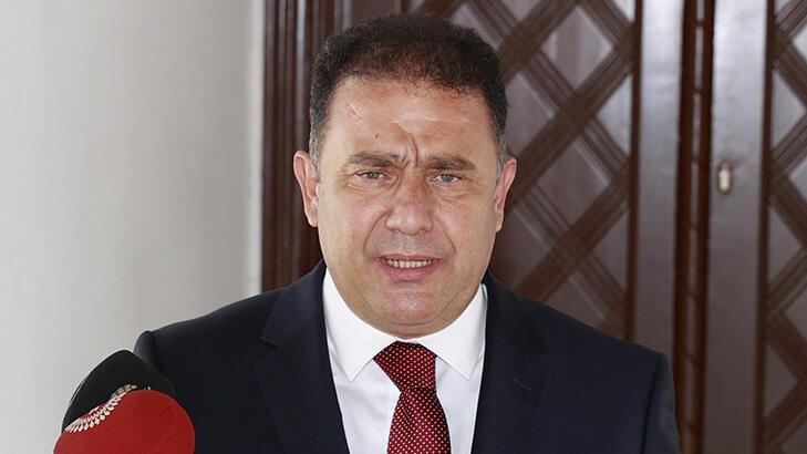 KKTC Başbakanı, hükümetin istifasını Cumhurbaşkanı Tatar’a sundu