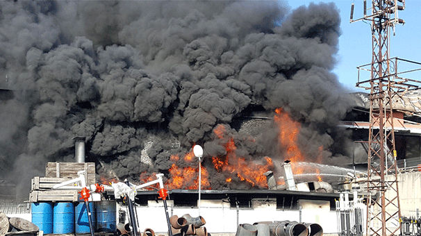 Korkutan fabrika yangınıyla ilgili İBB'den açıklama