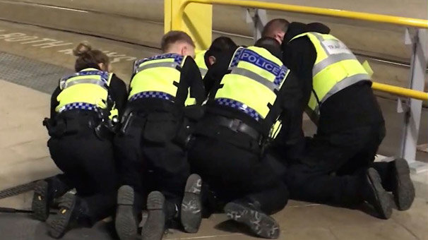 Manchester'daki bıçaklı saldırıya terör soruşturması