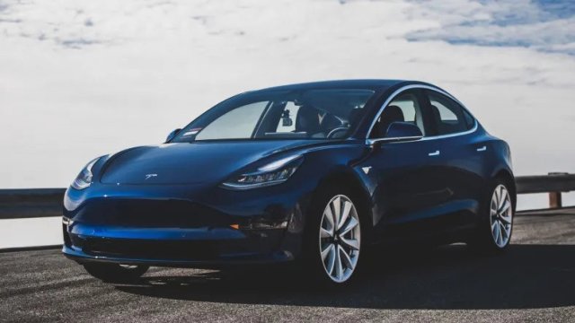 Tesla Model 3, Enfes Manevra Yeteneğiyle Bir Kazayı Daha Önledi (Video)