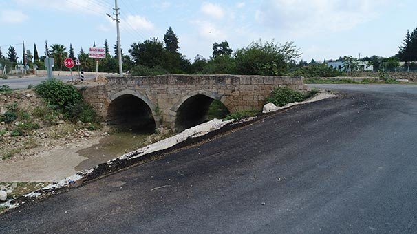 Van'dan sonra şimdi de Adana! Tarihi köprüye hem asfalt hem beton