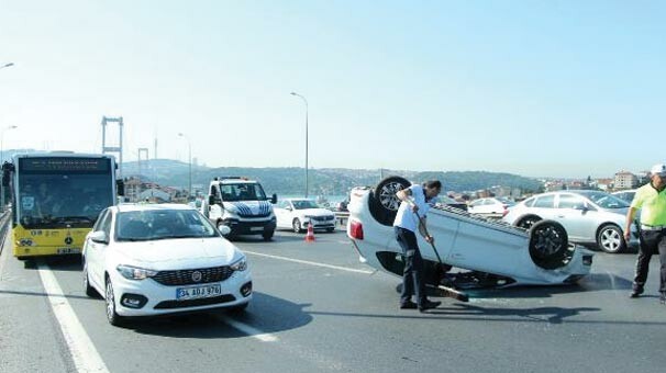 15 Temmuz Şehitler Köprüsü'nde feci kaza! Araç takla attı