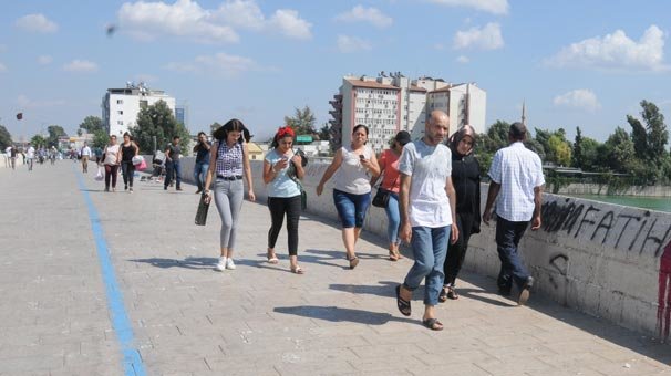 16 asırlık köprüye yazılan yazılar tepki çekti