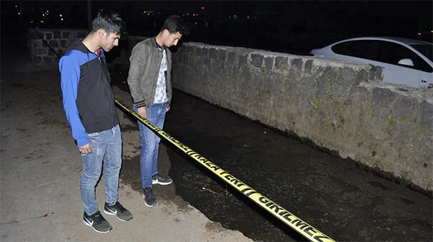 3 yaşındaki küçük kızın arkadaşları bağırınca fark ettiler! Çok acı olay