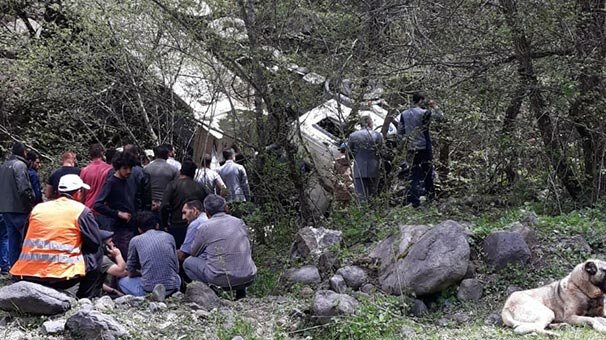 300 metrelik uçurumdan yuvarlanan kamyonun sürücüsü öldü