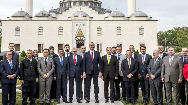 Adalet Bakanı Gül, Amerika Diyanet Merkezi'ni ziyaret etti