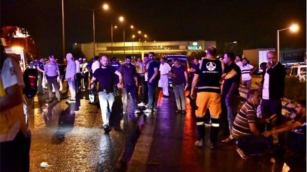 Adana'da zincirleme kaza! Can pazarı yaşandı...