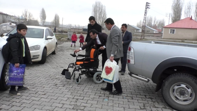 Ağrı'da 7 Yıldır Yürüyemeyen Ferhat 90 Bin Lira Bulunursa Yürüyebilecek