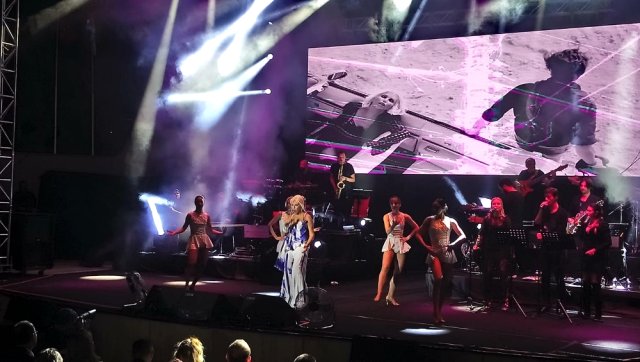 Ajda Pekkan Denizli'yi salladı