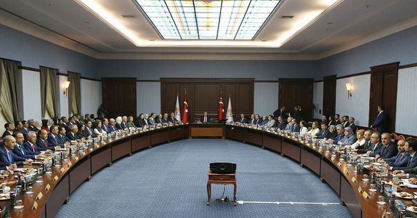 AK Parti'de kritik toplantı!