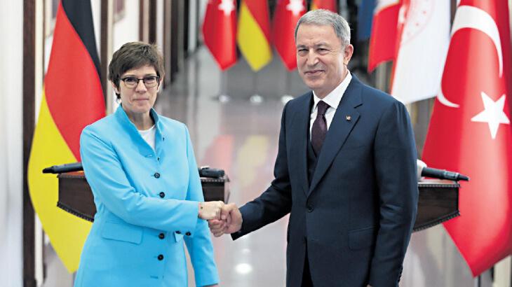 Akar, Alman Bakan ile görüştü