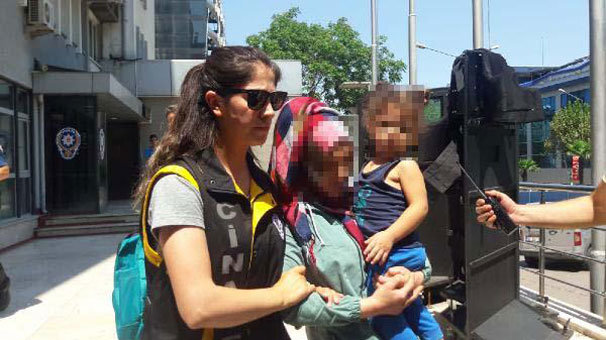 Akılalmaz olay! Öldürdükleri kadının altınlarını paylaşırken...