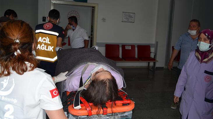 Aksaray'da otomobil refüje çarptı: 2'si çocuk 5 yaralı