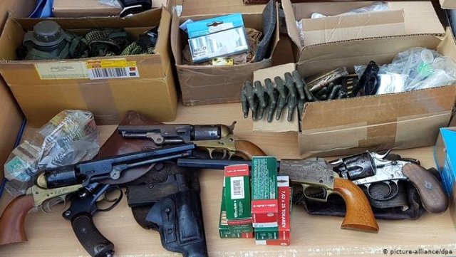 Almanya'da aşırı sağcı gruplarda silahlanma artıyor