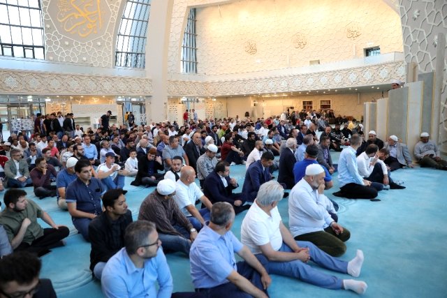 Almanya'da Kurban Bayramı'nda camiler doldu
