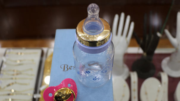 Altın biberon ve emzik talep görüyor