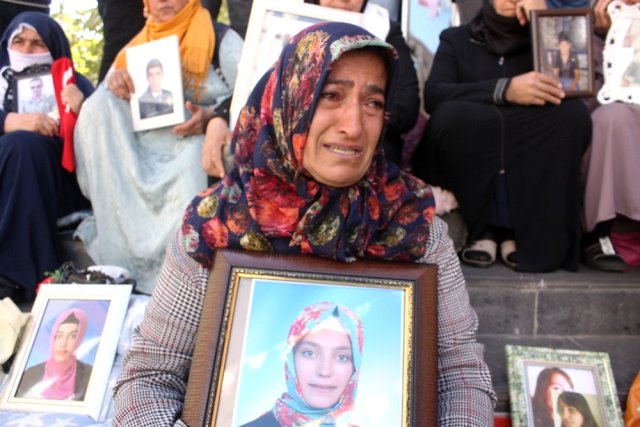 Annelerin HDP önündeki evlat nöbeti 22'nci gününde