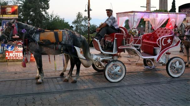 Antalya’da faytonlar kaldırılacak