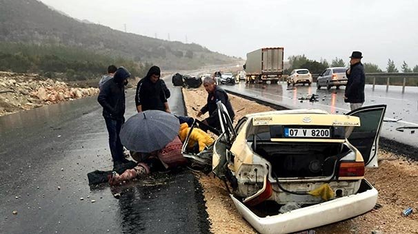 Antalya'da zincirleme kaza: Ölü ve yaralılar var