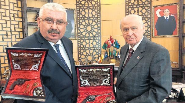 Antika tabanca hediye