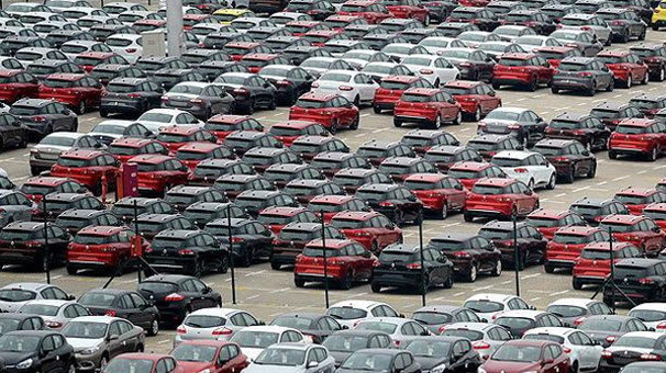 Araba almak isteyenlere güzel haber! Yeni yılda fiyatlar...