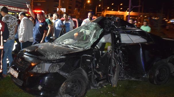 Aşırı hız ölüm getirdi! Araç paramparça oldu