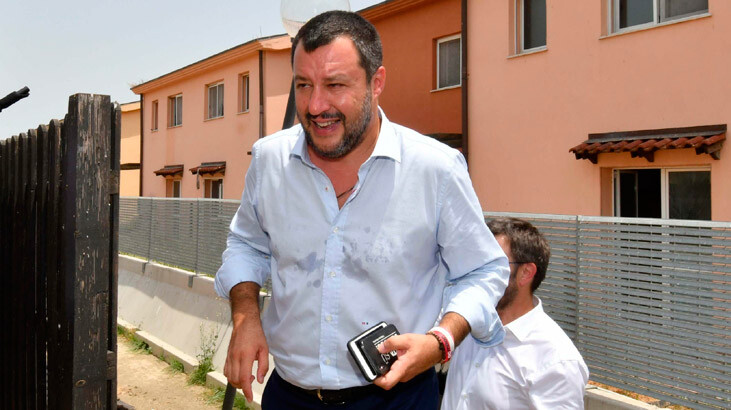 Aşırı sağcı Salvini'ye mermili zarf