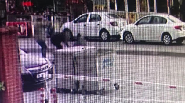 Ataşehir'de cadde ortasında çatışma kamerada