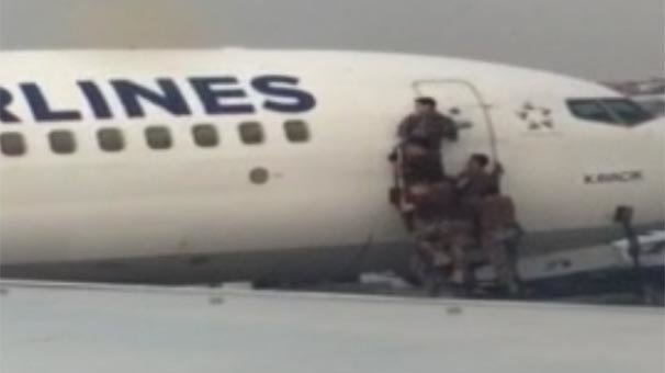 Atatürk Havalimanı'nda nefes kesen anlar! Özel harekatçılar böyle girdi