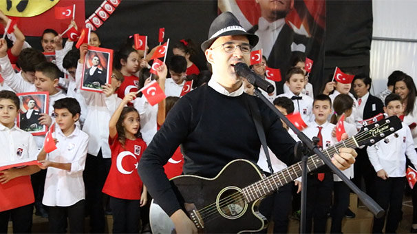 Ata'ya şarkı yazdılar