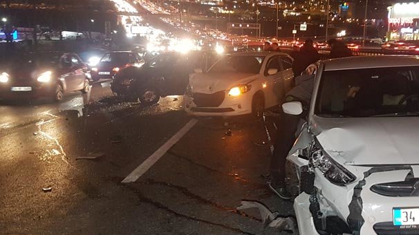 Avcılar D-100 Karayolu'nda zincirleme kaza! Yaralılar var...