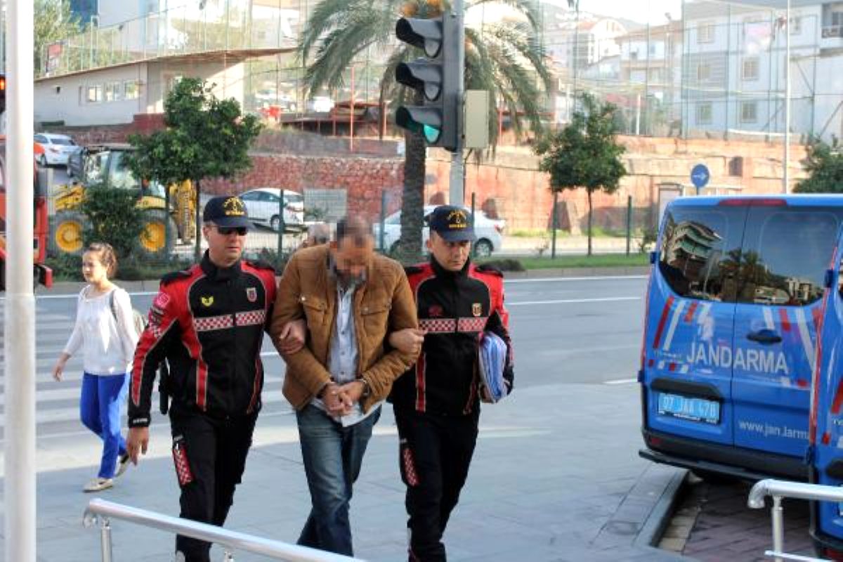 AVM'lerden sahte dolarla alışveriş yapan Iraklı yakalandı