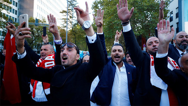 Avusturya'da 'Bozkurt' işareti yasaklandı