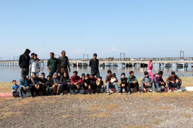 Ayvalık'ta jandarma 92 göçmen yakaladı