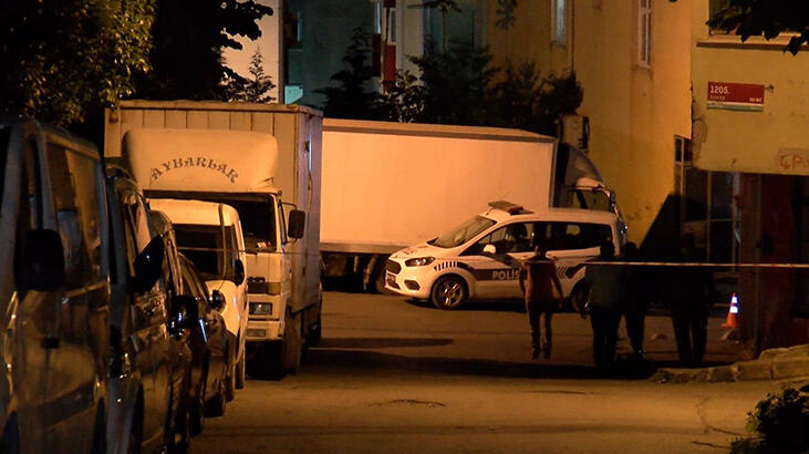 Bağcılar'da aileler birbirine girdi: 1 ölü, 2 yaralı