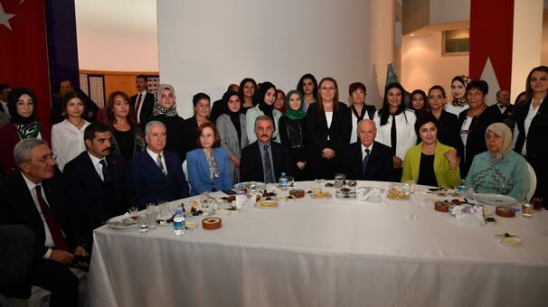 Bahçeli, ülkücü anneleriyle iftarda buluştu