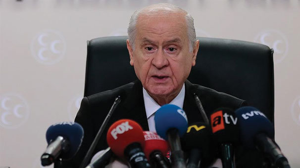 Bahçeli’den sert uyarı: Sarı yelek giyen çıplak yatmayı göze almalı