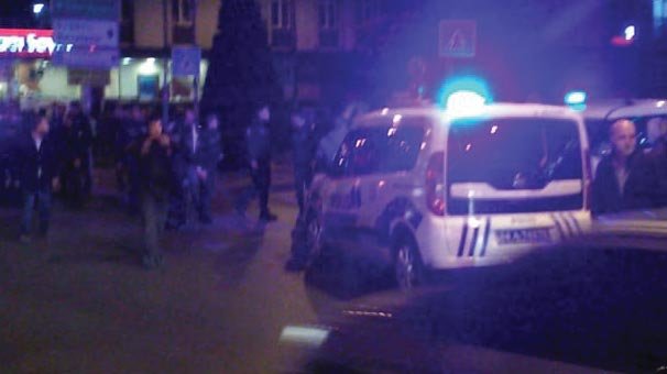 Bahçelivler’de silahlı kavga: 1'i polis 3 yaralı